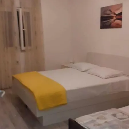 Seagull - Two Bedroom With Balcony Grozdana 포스티라